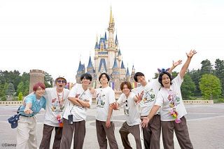 WEST.、東京ディズニーリゾートで“修学旅行”　神山智洋の誕生日サプライズで熱いシャウト