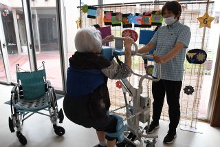 リフトで移動 センサーで睡眠確認…　岡山県内で「介護テクノロジー」導入進む　生活の質向上、職員負担減