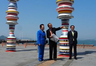 信子さま、香川訪れ瀬戸芸視察　高松港や豊島で作品鑑賞