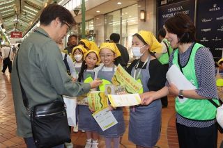 小児がん治療研究支援へ募金を　岡山、寄付者にレモネード配る