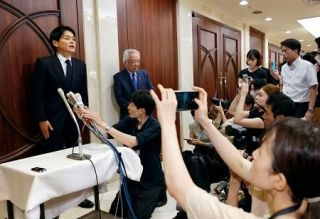 横浜市長、パワハラで引責辞任へ　後援会で辞意表明、続投意欲一転