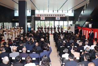 岡山市新庁舎「新たなシンボルに」　落成式と見学会、１１月全面開庁
