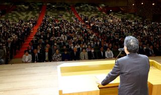 苦楽共に半世紀 金婚夫婦倉敷会場　３００組、絆確かめ合う