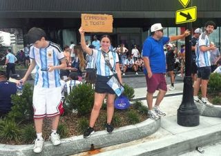 【Ｗ杯・祭典の現場から】「世界つなぐ」理念逆行　小国に光も、巨大化で壁