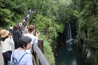 宮崎・細島港到着 高千穂峡など満喫　豪華客船「三井オーシャンサクラ」クルーズ２日目