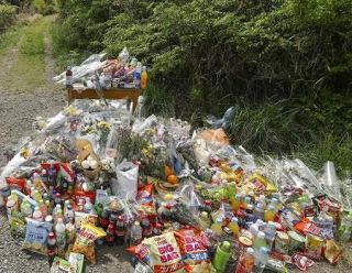 安達結希さん追悼、あふれる献花　学校は児童の安全確保と心のケア