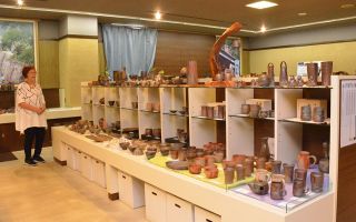 備前焼販売再開、作家らの陶友会　備前の伝統産業会館で週４日営業