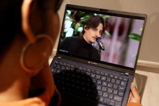 【世界の街から】祖国と歌