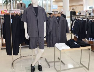 夏のビジネスウエア進化、ハーフパンツ登場　薄く透けにくい女性向け