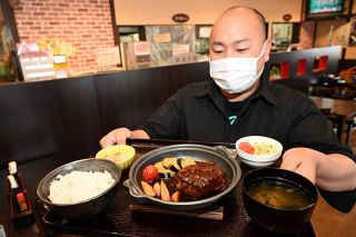 美作市の道の駅・彩菜茶屋　レストラン、地元食材の定食中心に