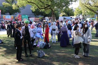 中国地方最大級アニメイベント開幕　 コスプレ、同人誌展示、声優も出演　福山市中心部　１１日まで