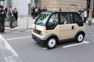 丸み帯びた超小型ＥＶの試乗会　岡山中心部、法人需要も開拓へ