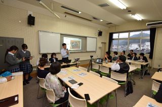 高梁城南高生運営の会社 初の株主総会　包装デザインや催し企画 寄付金で黒字スタート