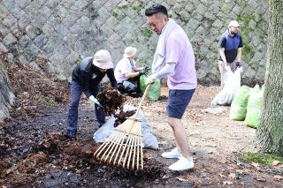 ２２、２３日 Ｂ’ｚ稲葉さん津山ソロライブいよいよ 　清掃や歓迎の幕掲出 本番待つばかり