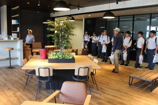 就職は総社で 近隣高校と企業のマッチング事業じわり拡大　雇用開発協会と商議所、説明会と見学で生徒の職業意識向上へ