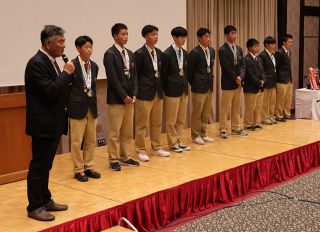 前人未到のインターハイ４連覇たたえる 関西高ボート部祝勝会