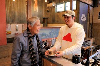 【Ｒｅ・美しく作る】コーヒースタンド福寿湯（津山市）　元銭湯の雰囲気生かす