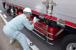 ディーゼル燃料抜き取り調査　不正軽油脱税防止で岡山県