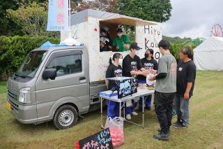 真庭・勝山高蒜山校地生が木造コンテナ製作　イベントに出店 学校の魅力伝える
