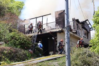 倉敷市真備町上二万で民家全焼　煙吸い男性１人搬送