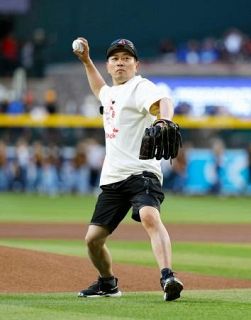 宮迫博之さんが始球式に登場　Ｄバックス―ドジャース戦