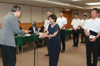 高校教員の研究１０件に６０万円　岡山経済同友会が助成