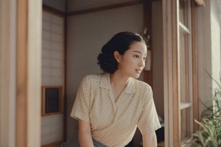 「遠い山なみの光」（２０２５年、日本・英国・ポーランド）　苦難乗り越える女性の決断