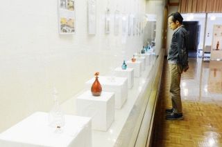 倉敷ガラス 小谷さん親子の世界　井原の資料館 ６月１日まで展示