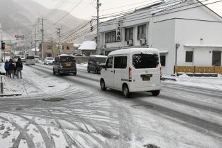 今朝も厳しい寒さに　岡山県内 北部では積雪