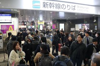 竹と接触、架線にビニール　山陽新幹線で支障物トラブル相次ぐ、岡山駅混雑