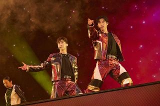 東方神起、自身“3度目”日産スタジアム公演に計13万人集結　日本デビュー20周年記念でファンに感謝