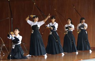 弓道女子団体・津山商４大会ぶり頂点 岡山県高校総体