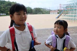 「ネックリング」で首元冷やして　美咲町教委、熱中症対策で小中、保育園などに配布