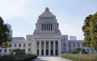 １２２兆円の予算案、国会提出　首相、年度内成立へ意欲