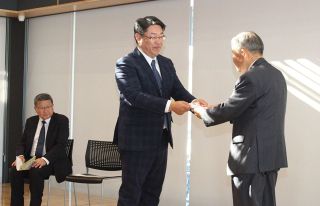 子ども食堂支援に役立てて　市社協に１００万円、総社の建設会社