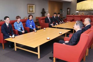 ファジ選手らＪ１特別大会へ意気込み「目の前の相手に全力ぶつける」８日の開幕戦を前に本社訪問