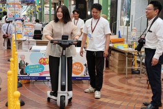 小型モビリティー試乗会　表町商店街、来店客らにＰＲ