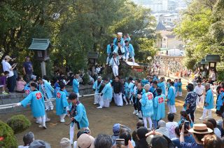 だんじり、千歳楽が宮入り　倉敷・鴻八幡宮で例大祭