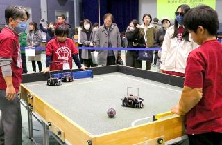 小中高生 自作ロボット性能を競う　倉敷市で２２チームが岡山大会