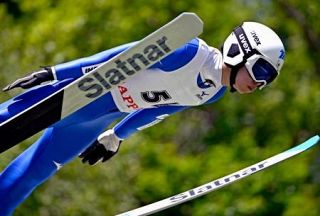 サマージャンプ、男子は布施がＶ　女子は勢藤が３連勝