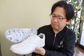 足袋型の野球スパイク より大勢に　岡本製甲 既製品の販売をスタート