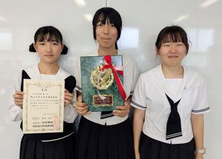 男子津川さん優勝 女子平田さんⅤ　高校囲碁県大会 団体朝日と大安寺