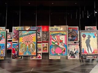 よみがえる表現のカオス　岡山・ハレノワでアングラ演劇のポスター展