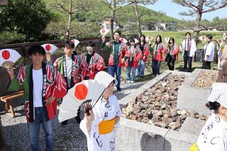 「茶祖」の遺徳に思いはせる 栄西の生誕地で踊り奉納　吉備国際大外国語学部学生ら