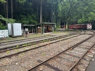 山間の小駅、水没した旧線跡 アプト、湖上だけじゃない井川線