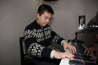 世界で活躍するピアニストに 小月さん（岡山中央小）コンクール次々入賞