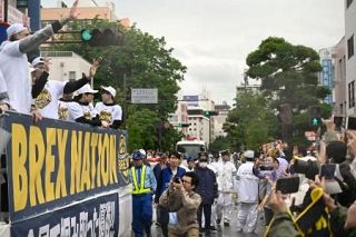 バスケ宇都宮が優勝記念パレード　Ｂリーグ、３度目の日本一に歓喜
