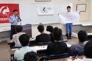 自転車の交通違反をピクトグラムで周知　外国人留学生に岡山東署が教室