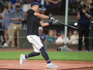 ５２歳イチロー、３０代に肉薄　球団ＯＢの本塁打競争