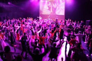 シニアディスコ、「かっこよく踊りたい」だけじゃない人気の訳は…　イベントには定員の４倍が応募、最高齢の参加者は９３歳